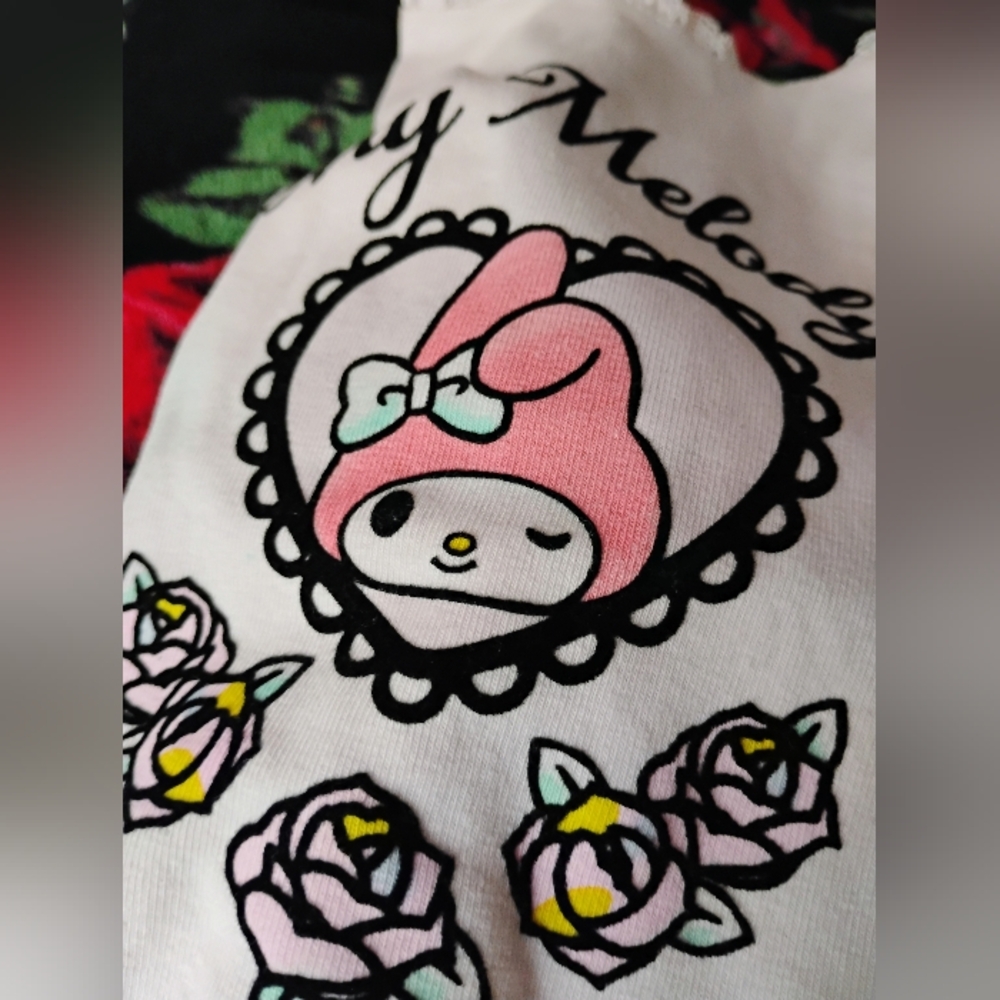 💥SOLD💥 My Melody Pink Short Sleeve Baby Tee Lace Trim Size Medium Brand New - Picture 6 of 6